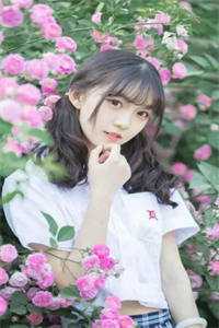 穿书末世女配：她躺平也能赢