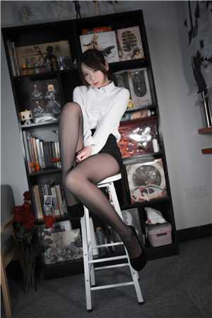 贵妃娘娘风情万种，冷情帝王也沦陷