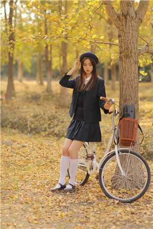 手握空间物资，疯批女她逃荒赢麻了