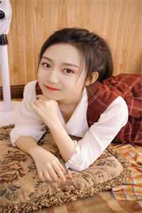 活成前任白月光后，她桃花朵朵开