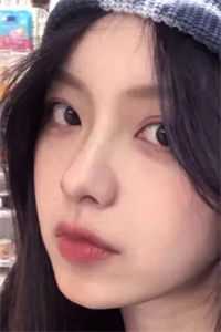 活成前任白月光后，她桃花朵朵开