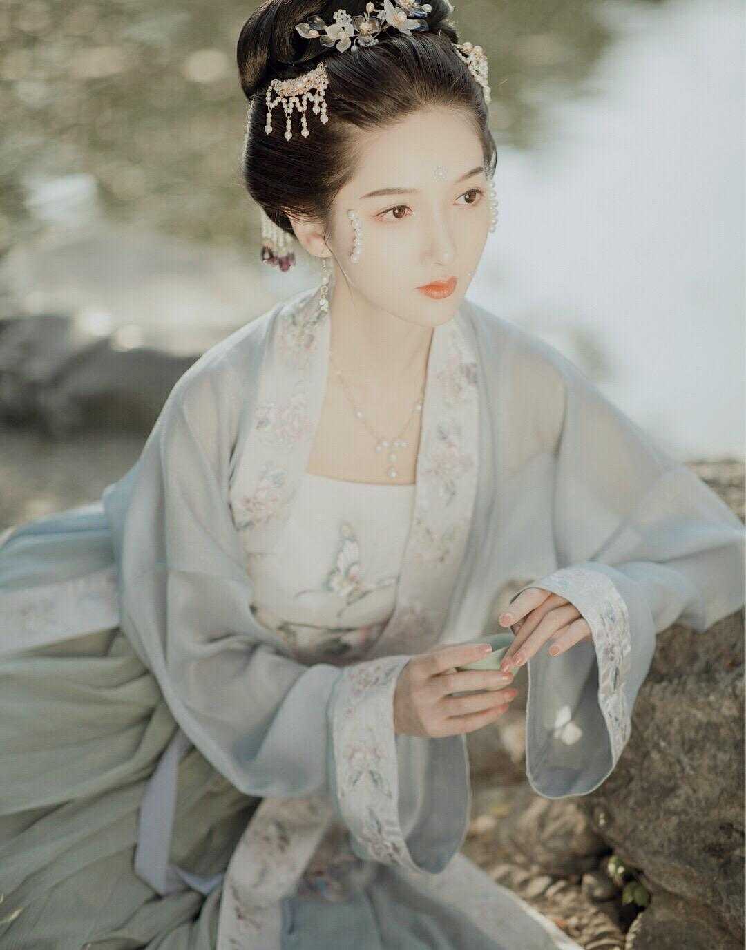 推荐完本小说夫人，你的清冷人设呢？(谢祈安姜拂容)_夫人，你的清冷人设呢？谢祈安姜拂容完本热门小说
