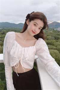 贬妻为妾？十万铁骑跪接我登基
